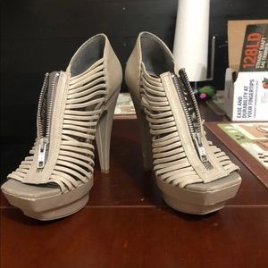 Jessica Simpson tan/cream zippered Heels